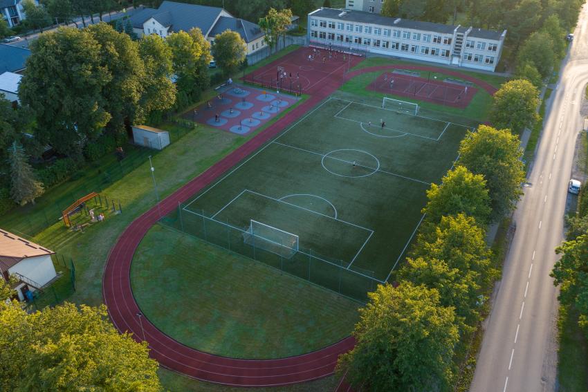 Ežerėlio pagrindinės mokyklos stadionas ir sporto aikštynas 204