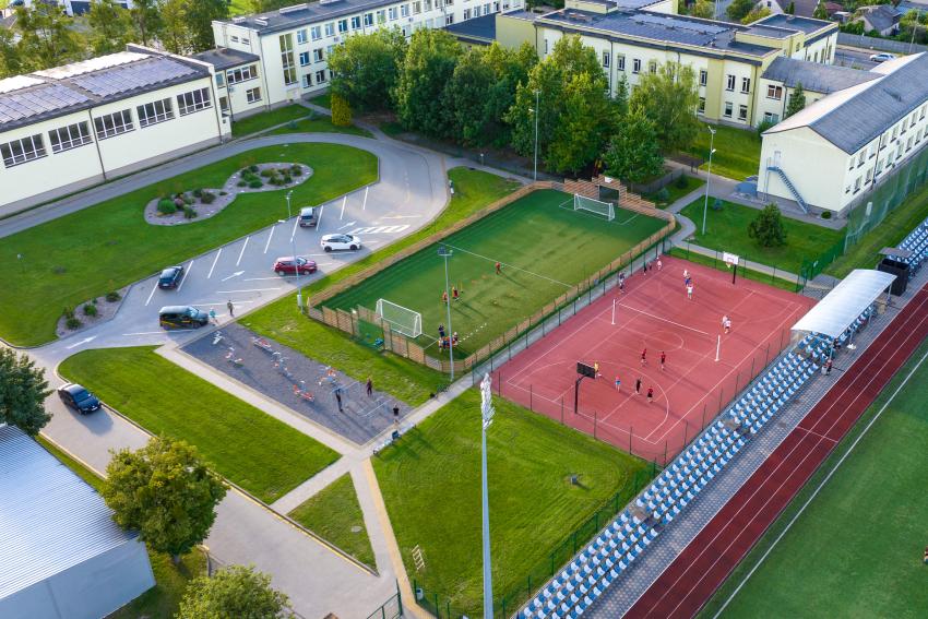 Garliavos Adomo Mitkaus pagrindinės mokyklos stadionas ir sporto aikštynas paveiksliukas
