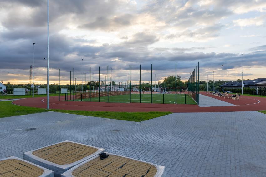 Lapių pagrindinės mokyklos stadionas ir sporto aikštynas paveiksliukas