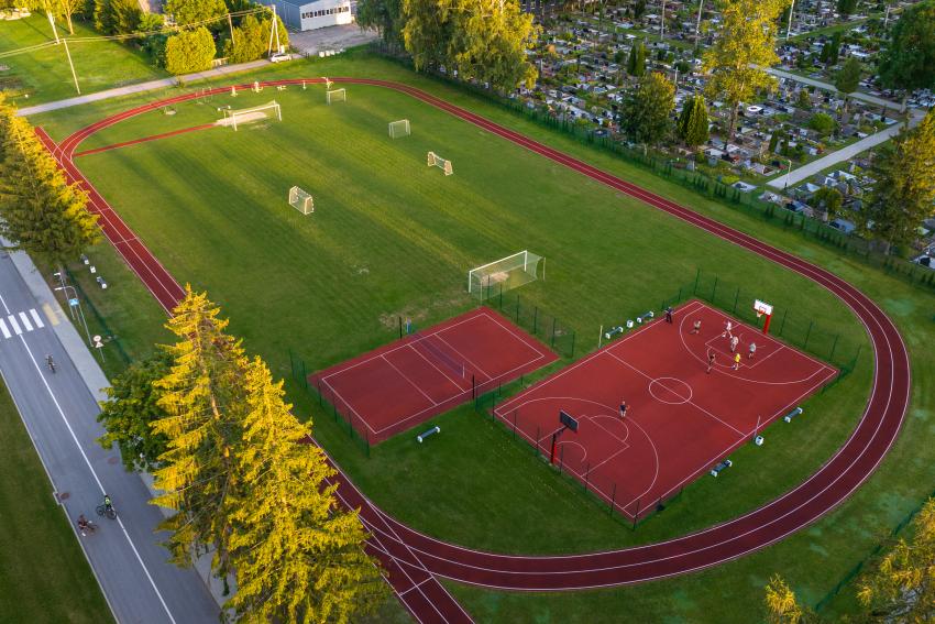 Zapyškio pagrindinės mokyklos stadionas ir sporto aikštynas paveiksliukas