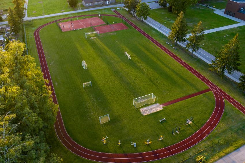 Zapyškio pagrindinės mokyklos stadionas ir sporto aikštynas 209
