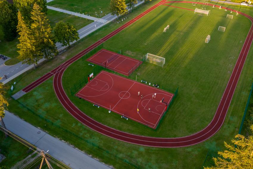 Zapyškio pagrindinės mokyklos stadionas ir sporto aikštynas 209