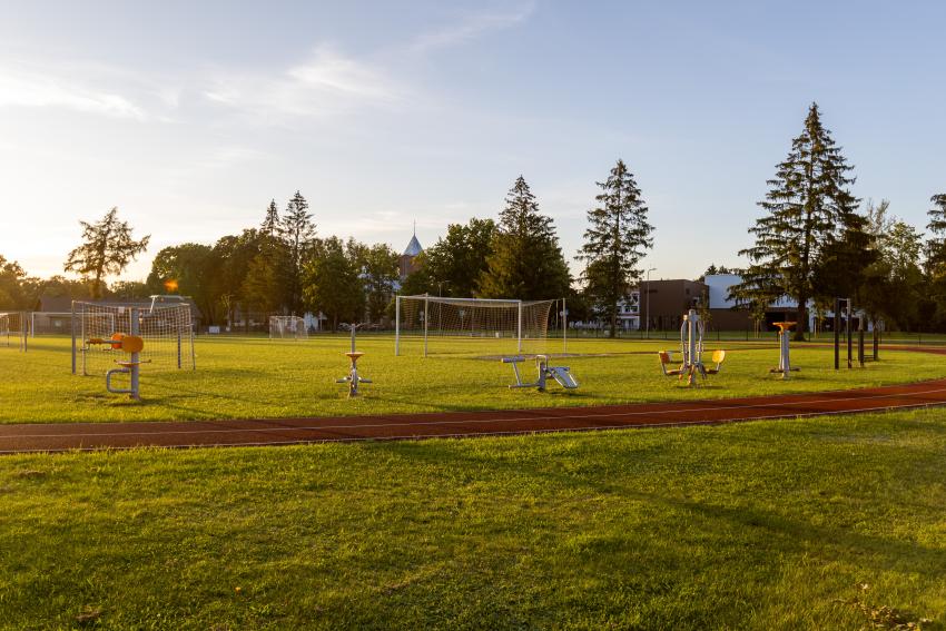 Zapyškio pagrindinės mokyklos stadionas ir sporto aikštynas 209