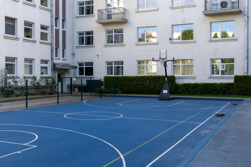 Akademijos mokyklos - darželio „Gilė“ daugiafunkcė sporto aikštelė 210