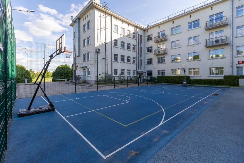 Akademijos mokyklos - darželio „Gilė“ daugiafunkcė sporto aikštelė 210