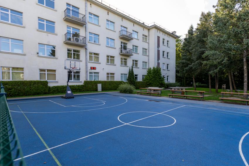 Akademijos mokyklos - darželio „Gilė“ daugiafunkcė sporto aikštelė 210