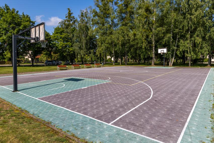 Kulautuvos pagrindinės mokyklos Batniavos skyriaus stadionas ir sporto aikštynas paveiksliukas