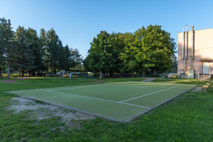 Ringaudų pradinės mokyklos daugiafunkcė sporto aikštelė paveiksliukas