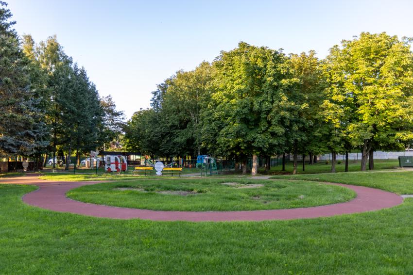 Ringaudų pradinės mokyklos daugiafunkcė sporto aikštelė 215