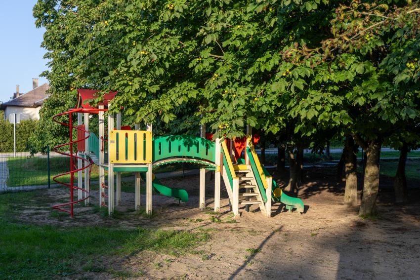 Ringaudų pradinės mokyklos daugiafunkcė sporto aikštelė 215