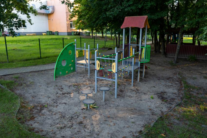Ringaudų pradinės mokyklos daugiafunkcė sporto aikštelė 215