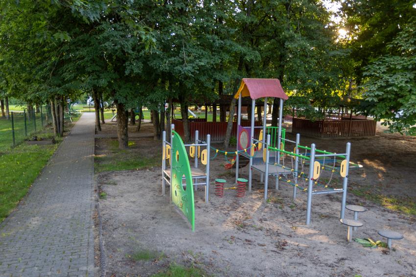 Ringaudų pradinės mokyklos daugiafunkcė sporto aikštelė 215