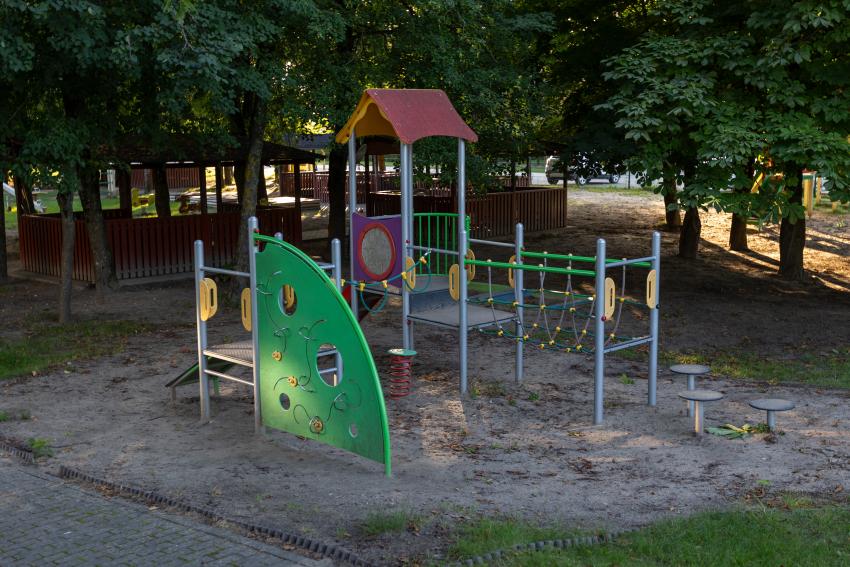 Ringaudų pradinės mokyklos daugiafunkcė sporto aikštelė 215