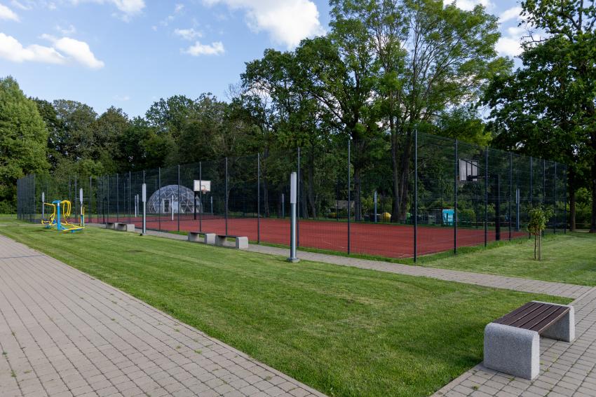 Raudondvario Anelės ir Augustino Kriauzų pradinės mokyklos sporto aikštynas 216