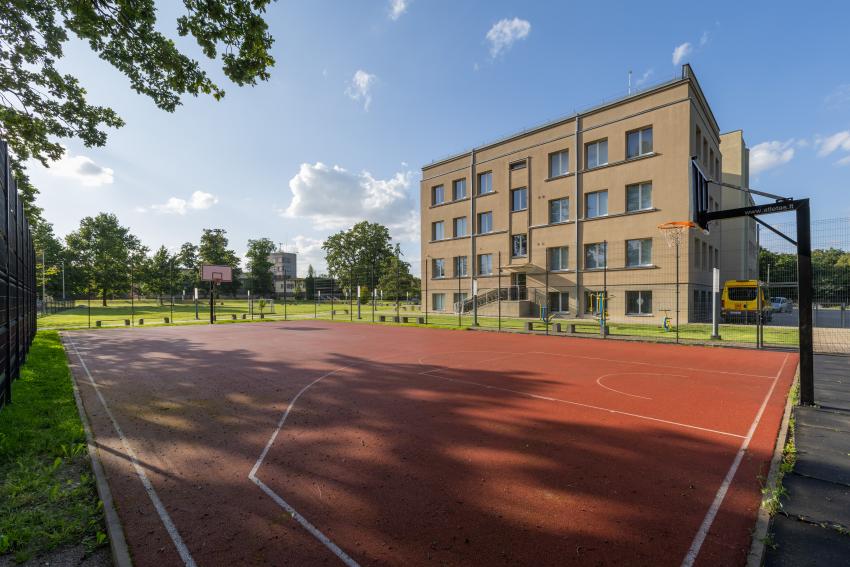 Raudondvario Anelės ir Augustino Kriauzų pradinės mokyklos sporto aikštynas 216