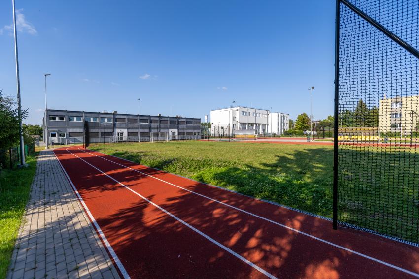 Užliedžių mokyklos - daugiafunkcio centro daugiafunkcė sporto aikštelė paveiksliukas