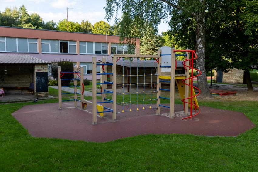 Noreikiškių lopšelio - darželio „Ąžuolėlis“ daugiafunkcė sporto aikštelė 222