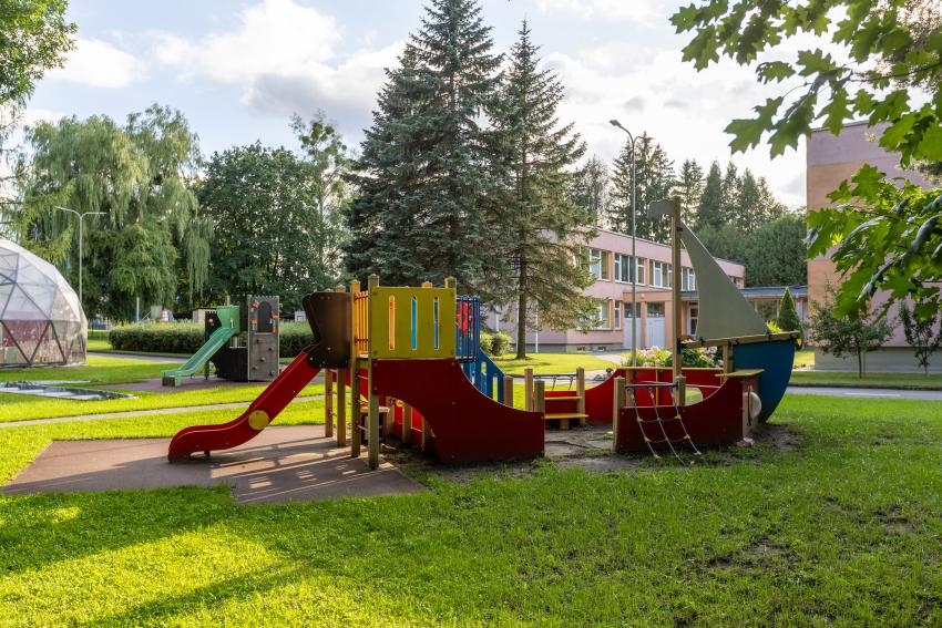 Noreikiškių lopšelio - darželio „Ąžuolėlis“ daugiafunkcė sporto aikštelė 222