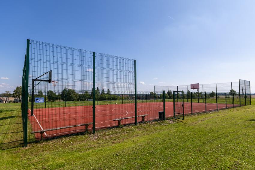 Čekiškės seniūnijos Liučiūnų kaimo daugiafunkcė sporto aikštelė 228