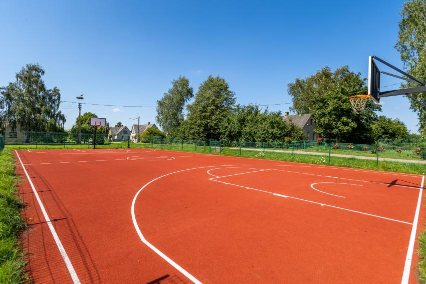 Čekiškės seniūnijos Miškalaukio kaimo daugiafunkcė sporto aikštelė 230