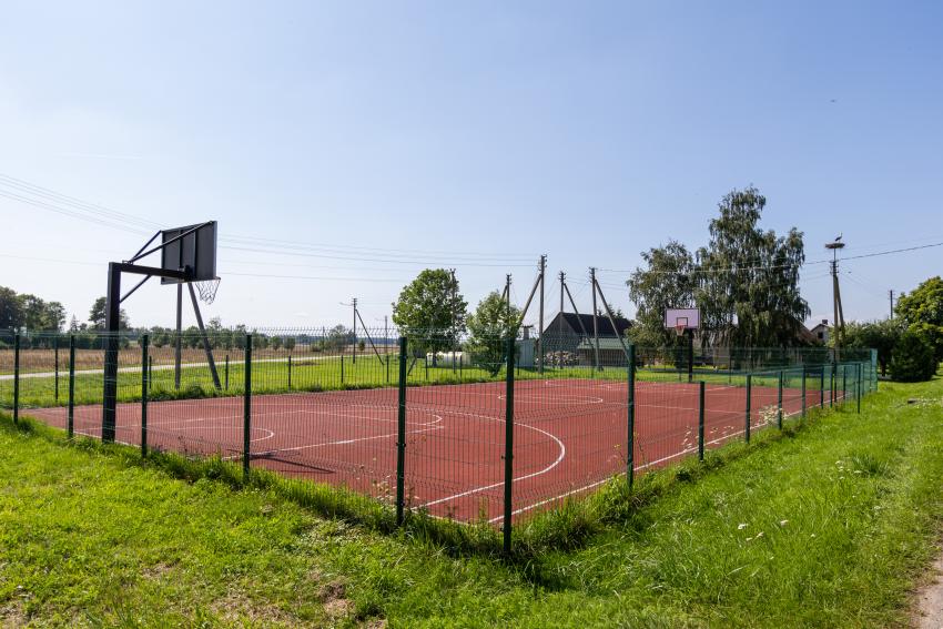Čekiškės seniūnijos Miškalaukio kaimo daugiafunkcė sporto aikštelė 230