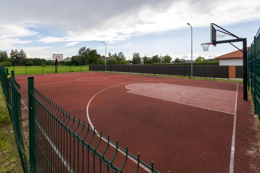 Neveronių seniūnijos daugiafunkcė sporto aikštelė paveiksliukas