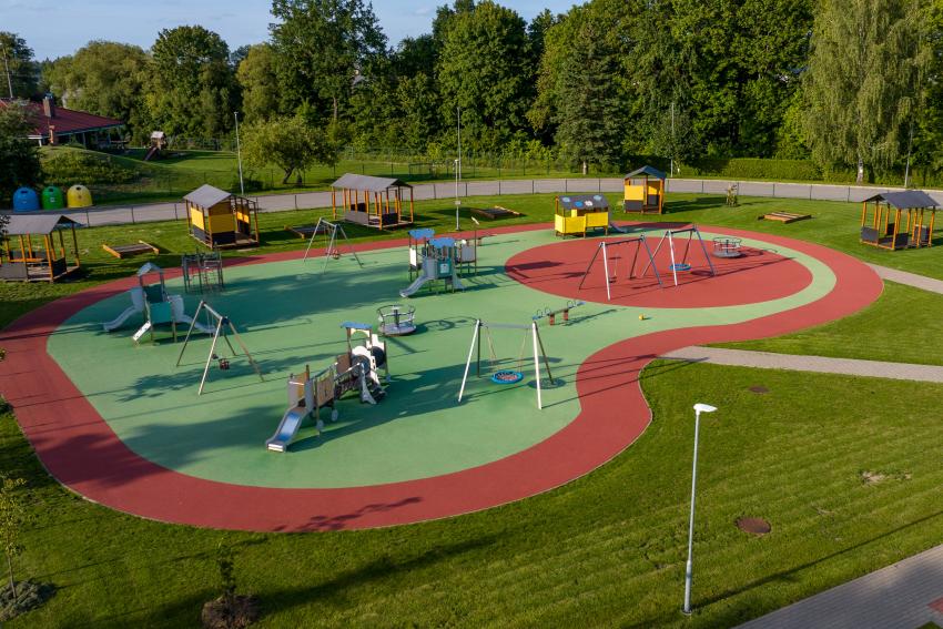 Raudondvario lopšelio - darželio „Vyturėlis“ daugiafunkcė sporto aikštelė paveiksliukas