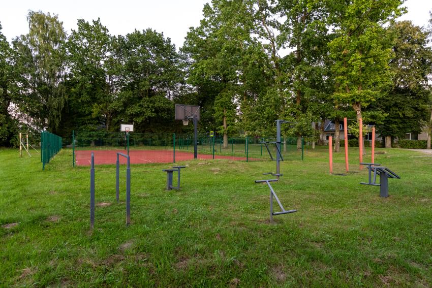 Taurakiemio seniūnijos Viršužiglio kaimo daugiafunkcė sporto aikštelė 255