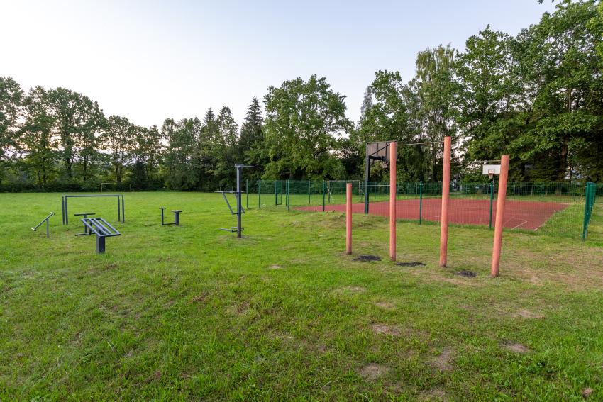 Taurakiemio seniūnijos Viršužiglio kaimo daugiafunkcė sporto aikštelė 255