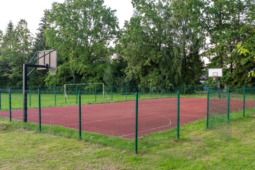 Taurakiemio seniūnijos Viršužiglio kaimo daugiafunkcė sporto aikštelė 255