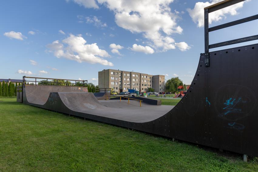 Raudondvario seniūnijos riedučių ir riedlenčių platforma 267