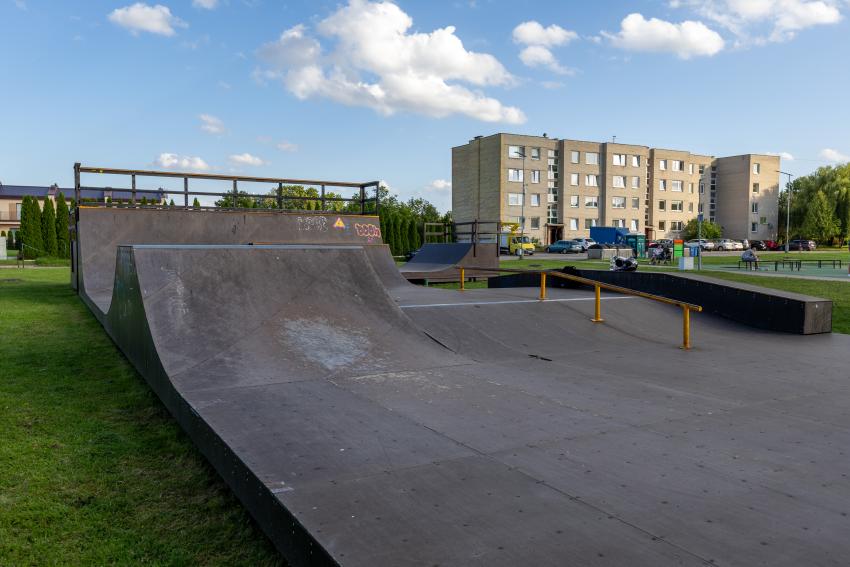 Raudondvario seniūnijos riedučių ir riedlenčių platforma 267