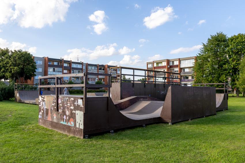 Raudondvario seniūnijos riedučių ir riedlenčių platforma 267