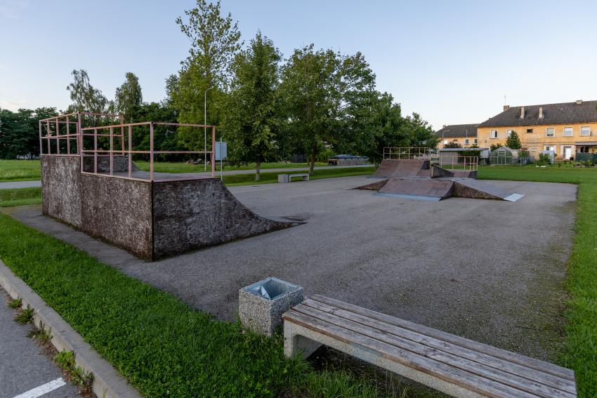 Linksmakalnio seniūnijos riedučių ir riedlenčių platforma paveiksliukas