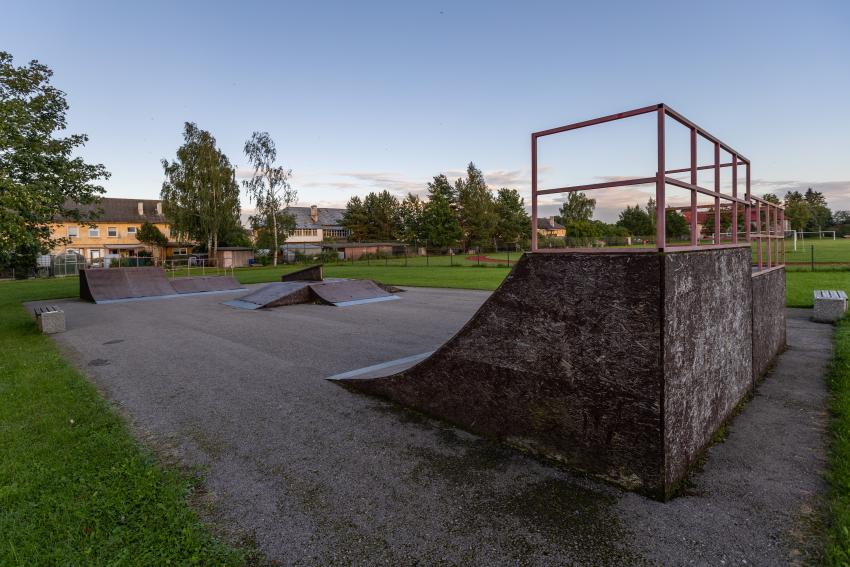Linksmakalnio seniūnijos riedučių ir riedlenčių platforma 268