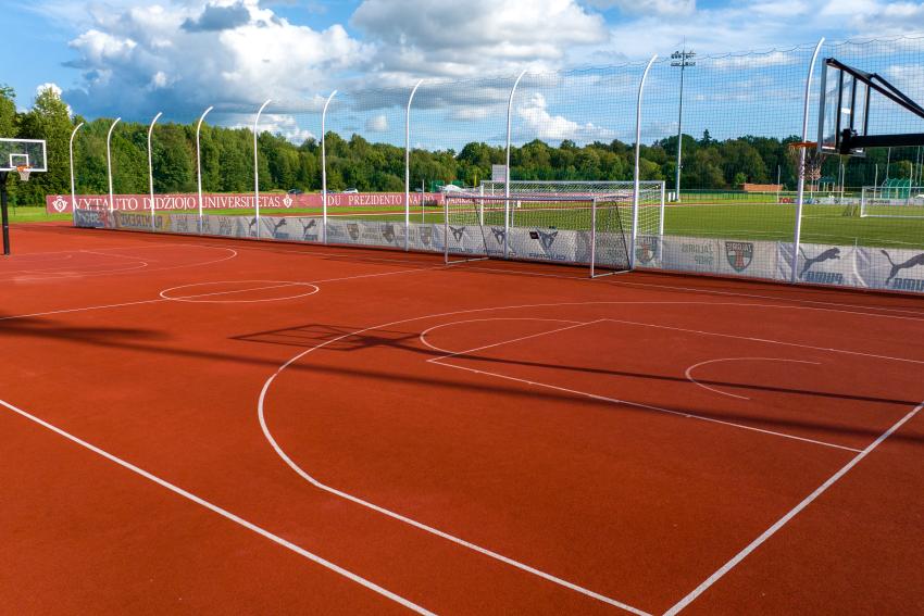 VDU Prezidento Valdo Adamkaus sporto centro stadionas ir sporto aikštynas 270